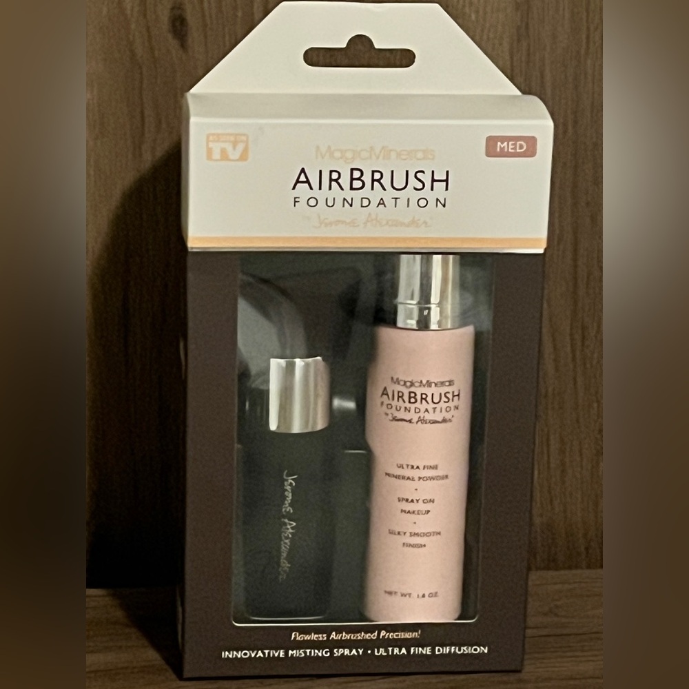 NIB Magic Minerals Airbrush Foundation Set - Medium Shade